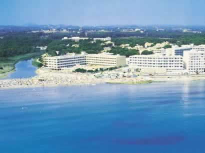 Son Baulo Beach & the supreme location of the L shaped Son Baulo hotel